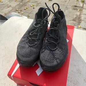 Nike Men’s Black Knit Sneakers Size 8.5 Pre Owned